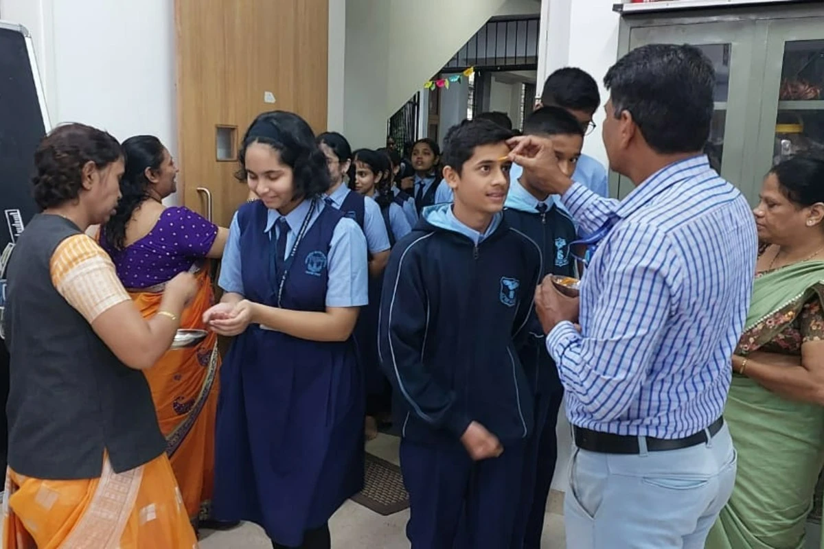 प्रवेशोत्सव २०२५-२६: विद्यार्थ्यांचे स्वागत भारतीय संस्कृतीनुसार